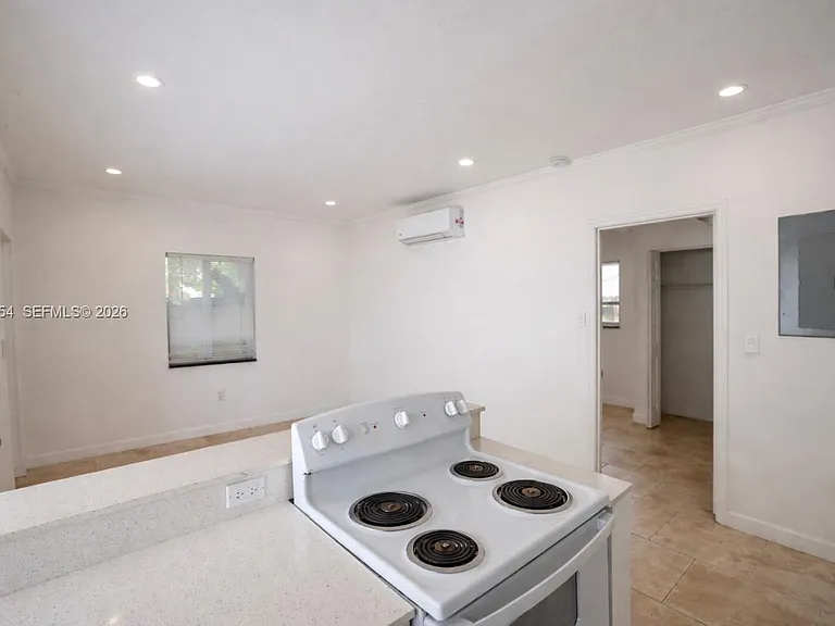 572 NE 67th St #5 — Photo 2