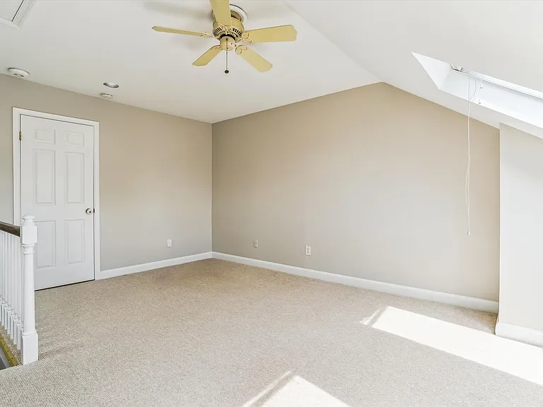 1158 N Pitt St — Photo 32