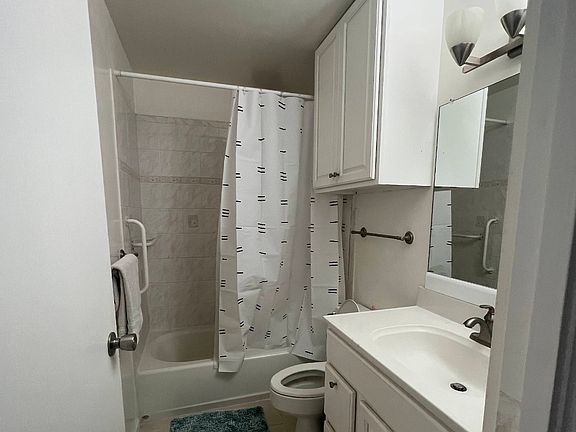 5th image of 1414 Alexander St APT 903
