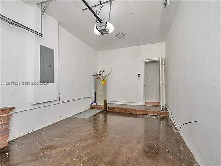 7772 NW 114th Pl — Photo 34