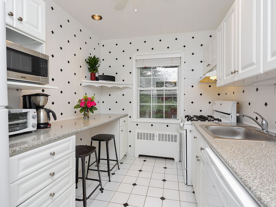 1st image of 7 Fieldstone Dr APT 110