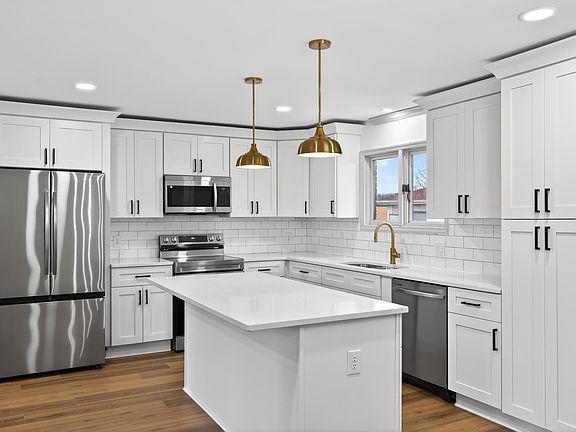 3rd image of 409 Mountain View Rd