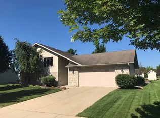 9208 Calumet Ave, Saint John, IN 46373