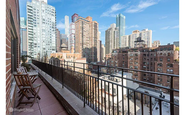 Sold by Douglas Elliman | media 24