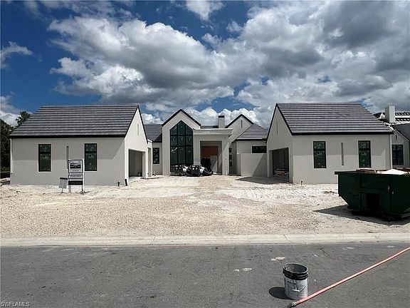 3rd image of 948 Chimney Rock RD