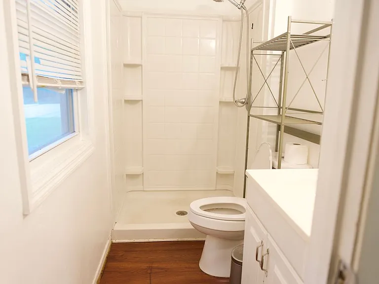 1504 N 75th Dr — Photo 12