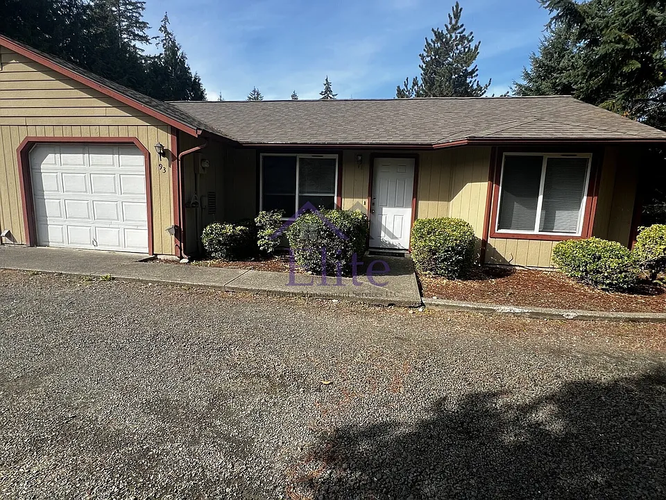 93 E Pine Park Ln