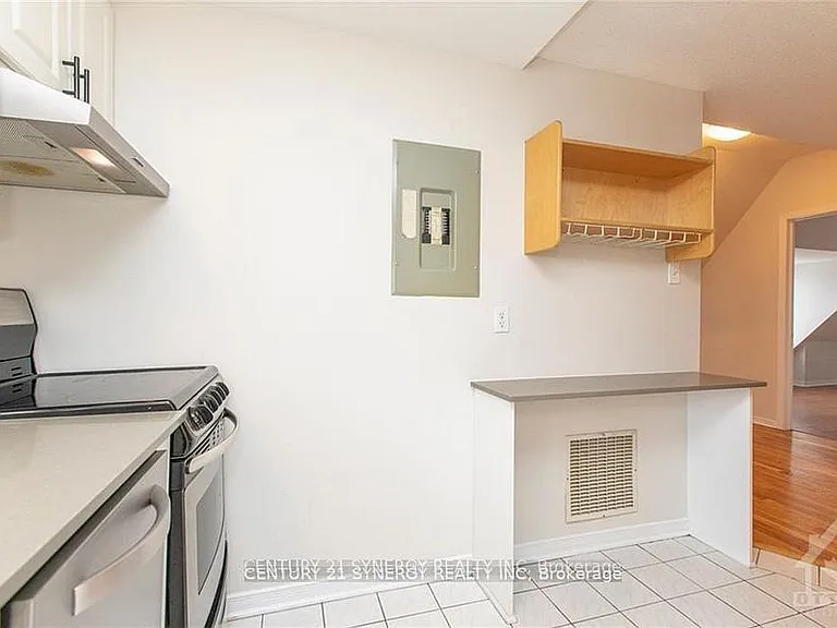 450 Maclaren St #10 — Photo 7