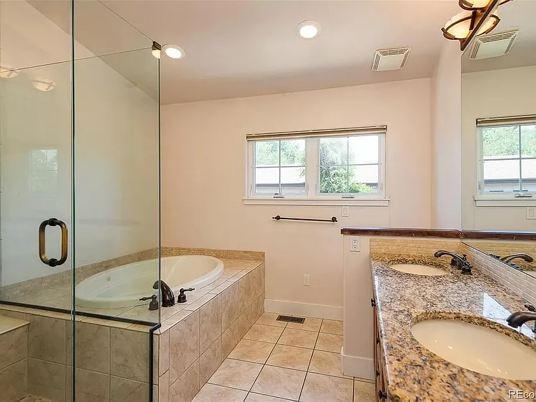 884 S Emerson St — Photo 17