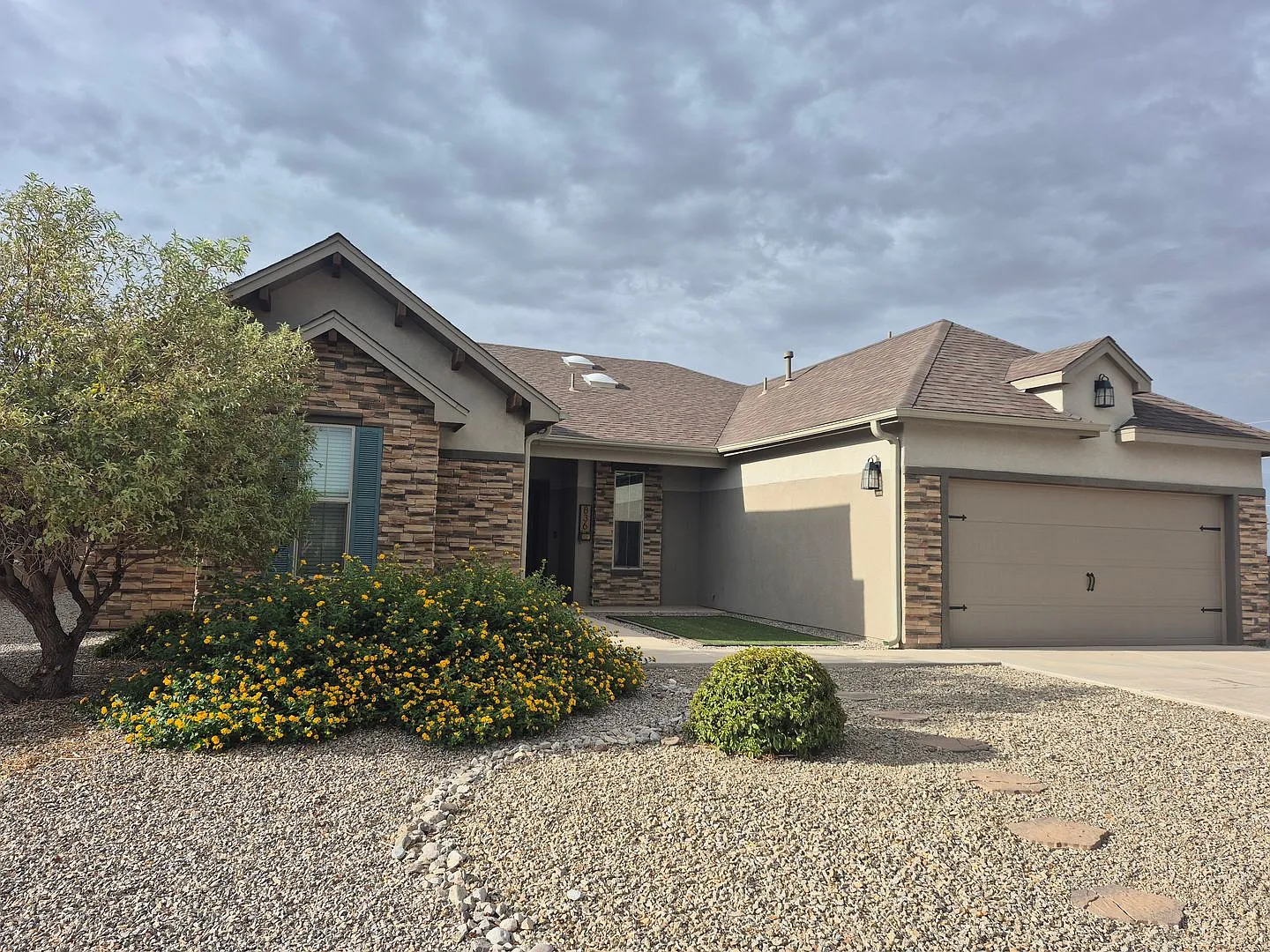 Beautiful 3 Bedroom 2 Bathroom home — Photo 1