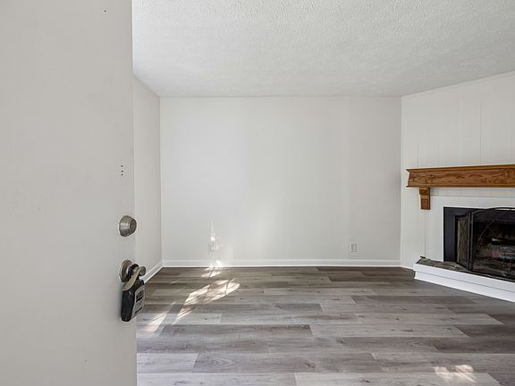 2nd image of 3245 Niagara Dr