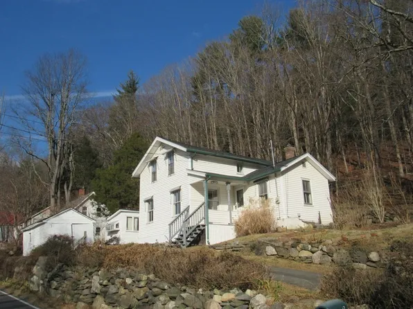 9 Basket St, Huntington, MA 01050