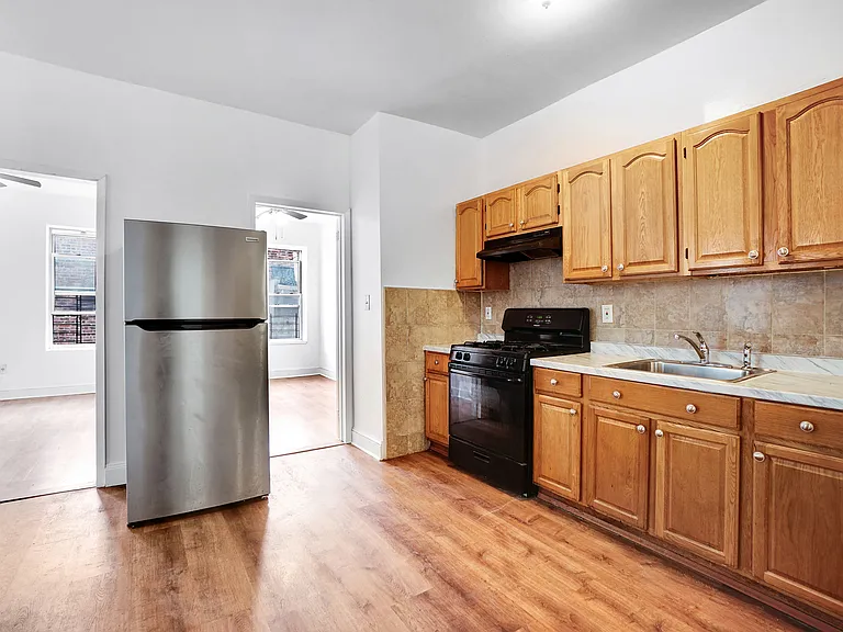 2165 Strauss St #1F — Photo 3