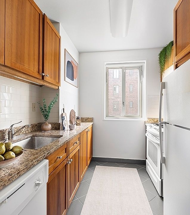 1st image of 12 Stuyvesant Oval APT 6F