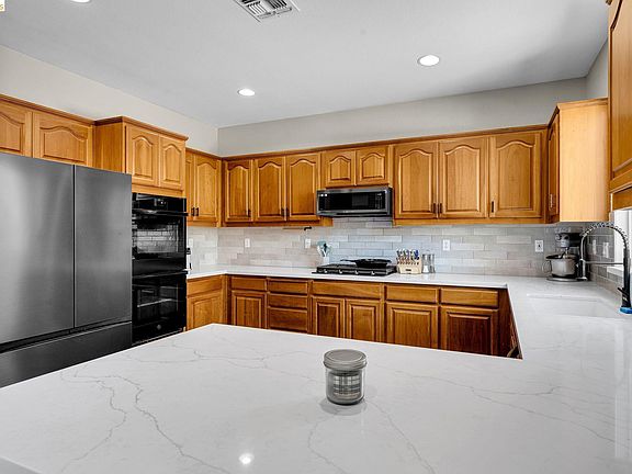 2nd image of 2340 Cambridge Dr