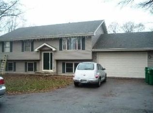 804 Rinear Rd, Antioch, IL 60002