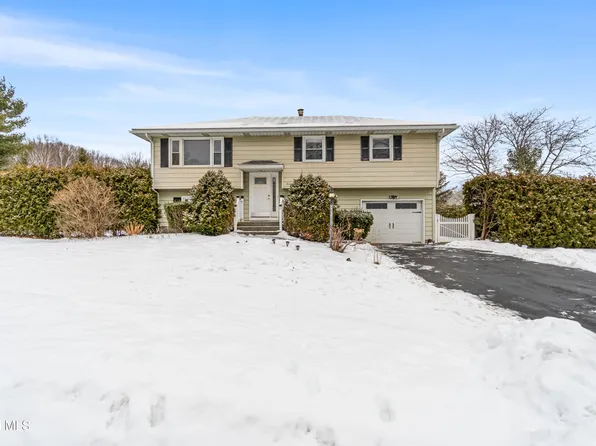 31 Dan-Del Drive, Colonie, NY 12110