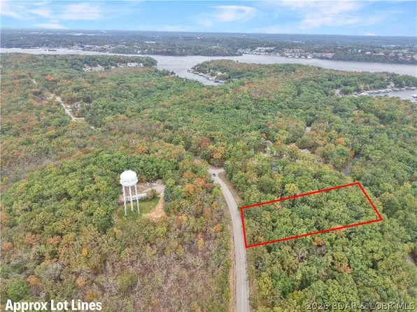 669 Fox Run Ct, Sunrise Beach, MO 65079