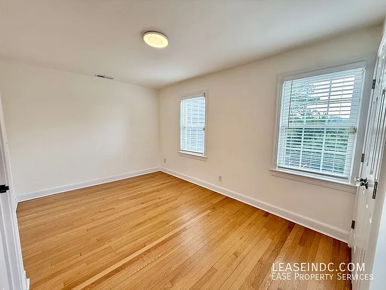 1941 39th St NW — Photo 21