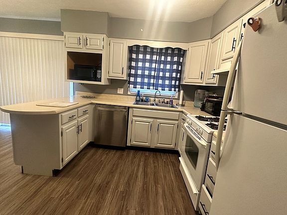 5th image of 3697 Pleasant Ave