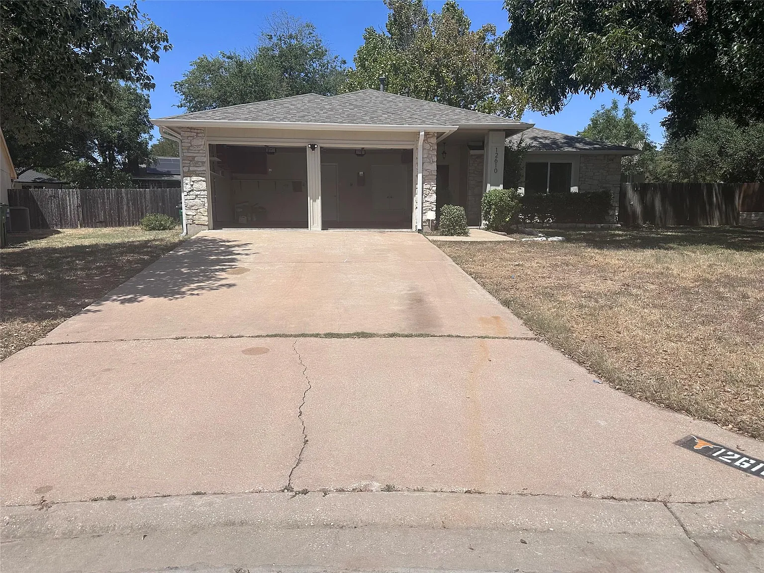 3 bed, 2.0 bath, 1679 sqft, $3,200 — Photo 2