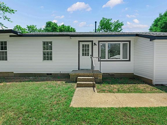 3rd image of 1025 Elmwood Dr
