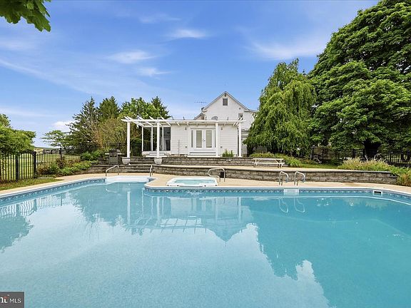 4th image of 171 Laurel Grove Rd