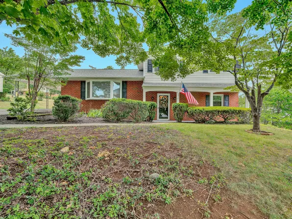 3109 Longhorn Rd, Roanoke, VA 24018
