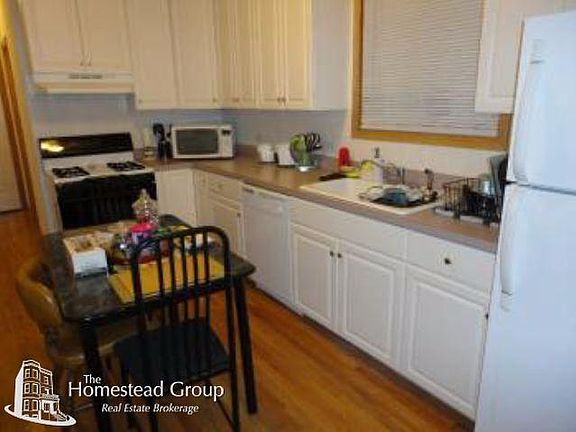 2nd image of 1341 N Leavitt St #3