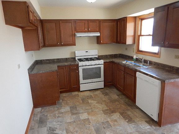 3rd image of 1801 Cecily Dr
