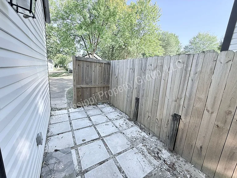 1 Woodward Pl — Photo 17