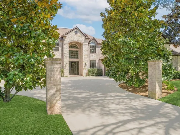 4302 Weston Dr, Weston Lakes, TX 77441