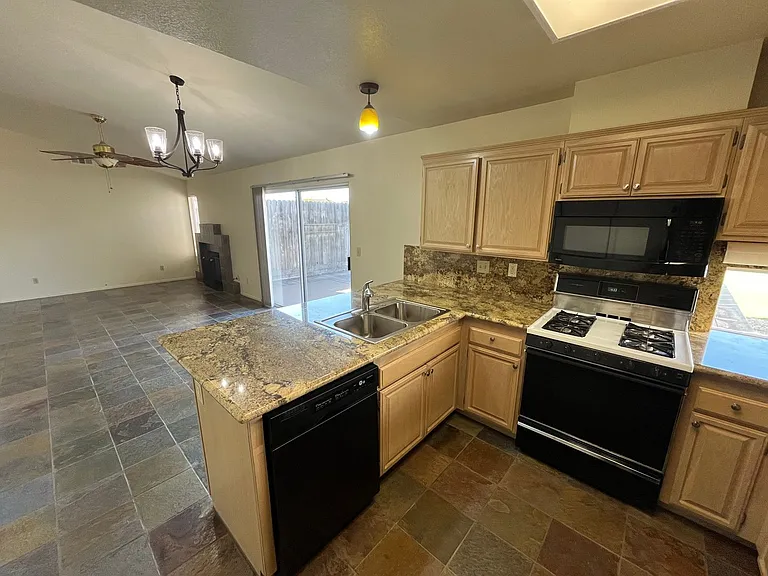 1453 Woodmere Rd — Photo 3