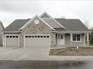 1011 Coral Springs Dr, Portage, MI 49007