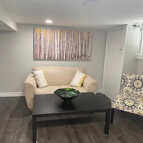 1677 Victoria Ave — Photo 30