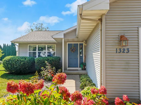 1323 Prairie Rose Dr, Sun Prairie, WI 53590