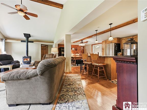 5th image of 7440 N Center Rd