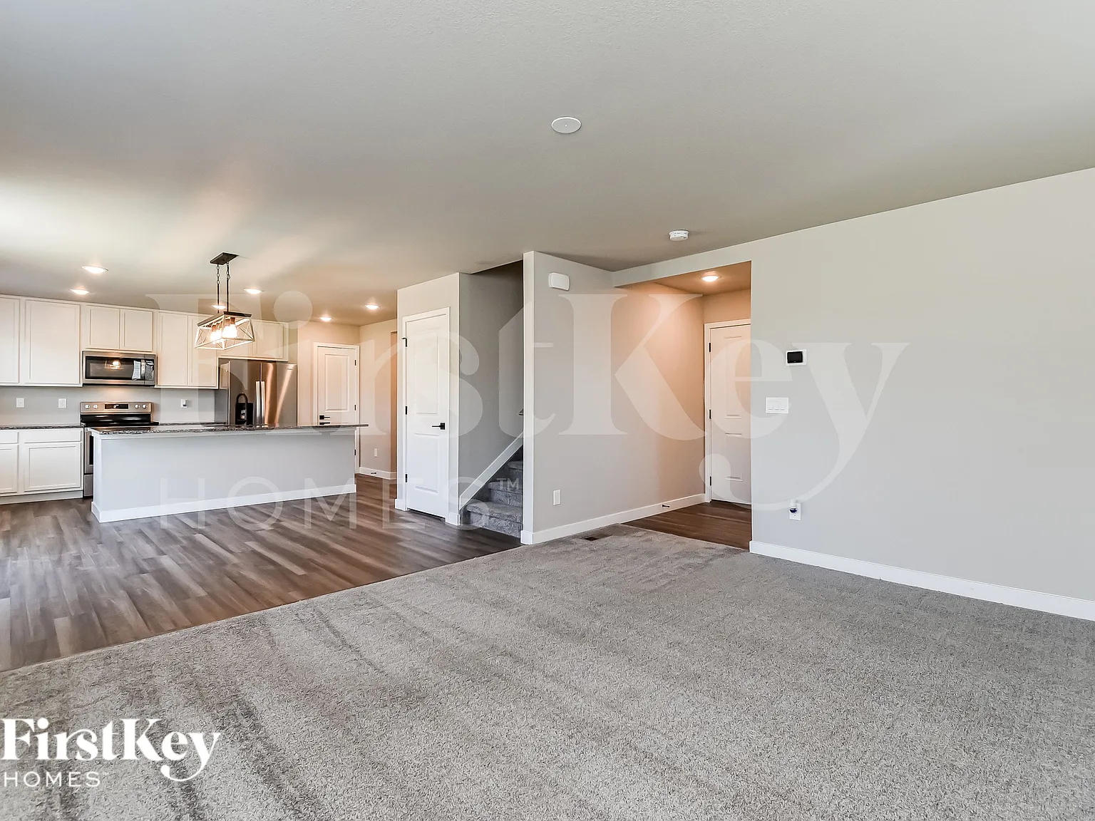 3 bed, 2.5 bath, 1383 sqft, $2,460 — Photo 2
