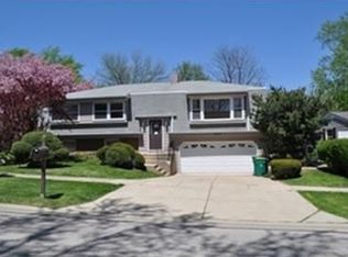 1024 Beechwood Rd, Buffalo Grove, IL 60089