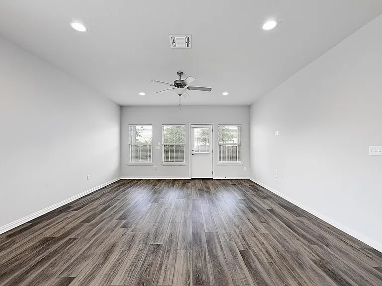 8816 Mina Dr — Photo 7
