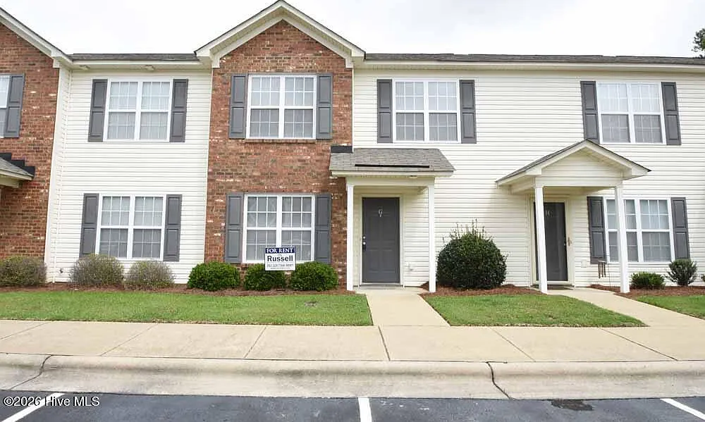 3 bed, 2.5 bath, $1,500 — Photo 1
