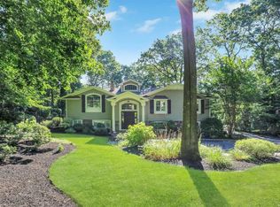 9 Woodmont Rd, Melville, NY 11747