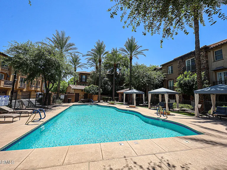 2434 E Roma Ave — Photo 37