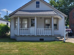 27250 Pinewood St, Roseville, MI 48066