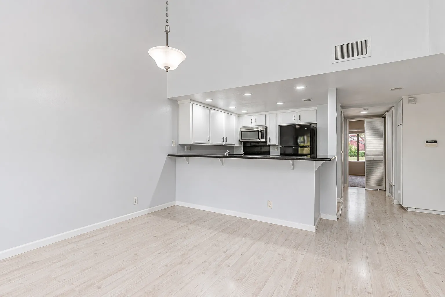2 bed, 980 sqft, $2,750 — Photo 4