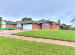 1653 NE 9th St, Moore, OK 73160