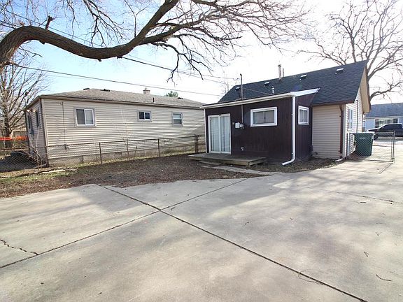 3rd image of 1568 Garfield Ave