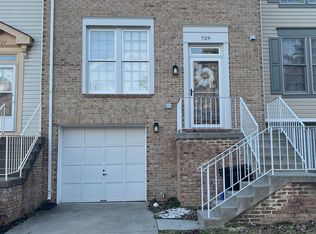 729 Herndon Woods Ct, Herndon, VA 20170