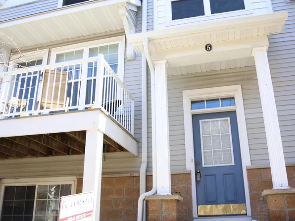 1675 Village Trl E Unit 5, Maplewood, MN 55109