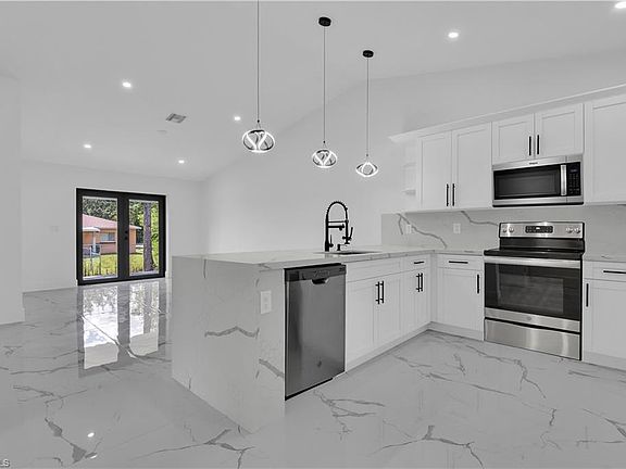3rd image of 5214/5216 24TH ST SW